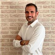 Profesor de apoyo en primaria y secundaria de todas las materias, especializado en inglés, pedagogía, desarrollo emocional y técnicas de estudio